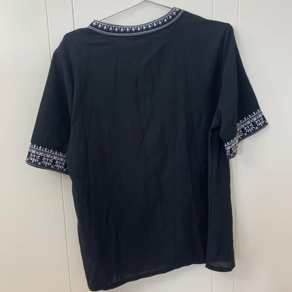 NEW Women's Embroidered T-shirt - Picture 3 of 3